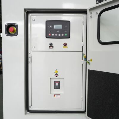 550kW 688KVA Máy phát điện siêu diesel lạnh bằng nước 50/60HZ Máy phát điện di động đơn / ba pha DCEC Cummin